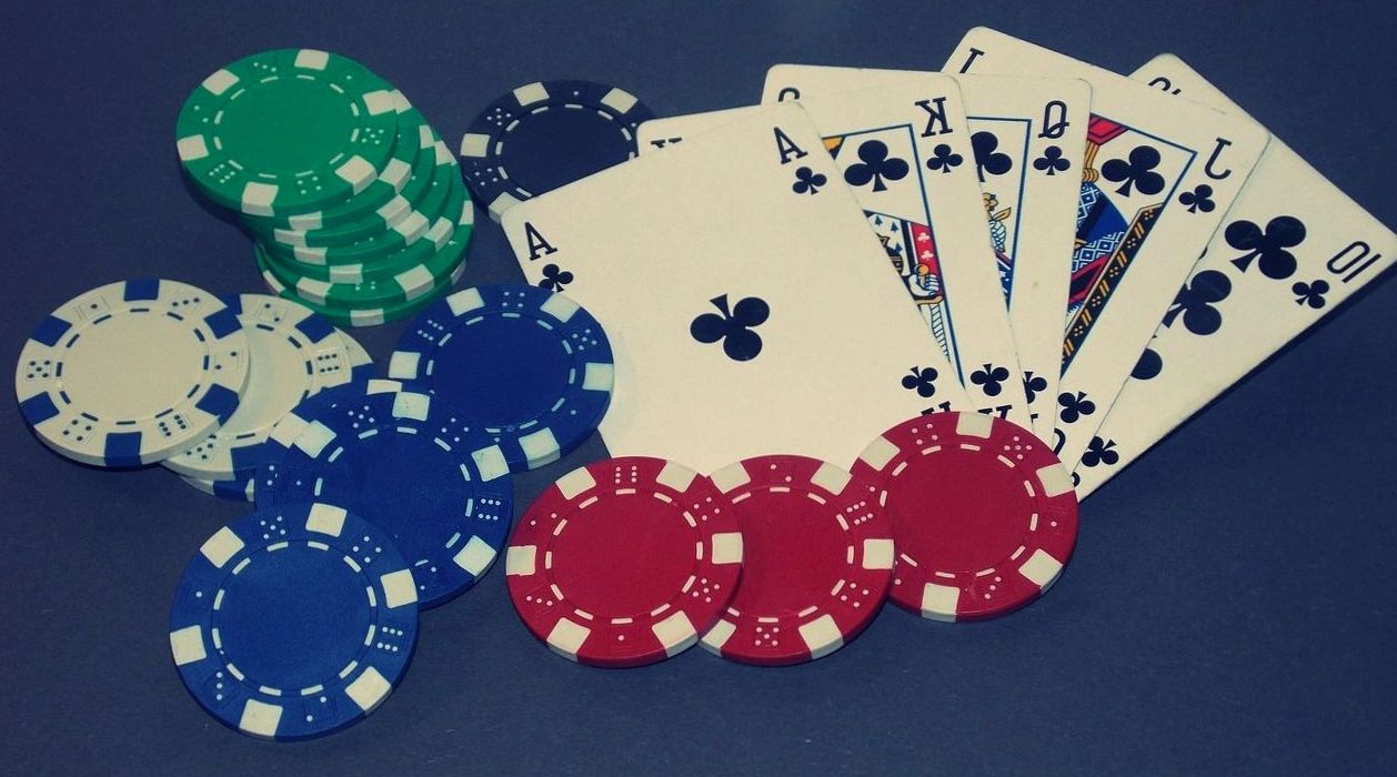 Invités jouant au blackjack Emotionsvoyage